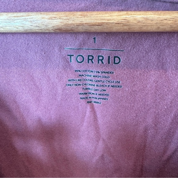 Torrid Plus Size Mauve Purple Stretch Strappy V Neck Short Sleeve Tee - 14/16 1X - Picture 5 of 6